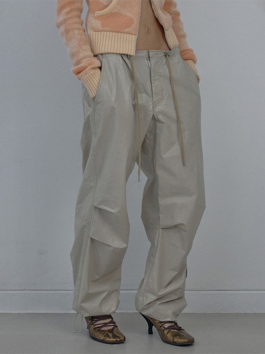 [SCULPTOR] Glossy Parachute Pants - Beige